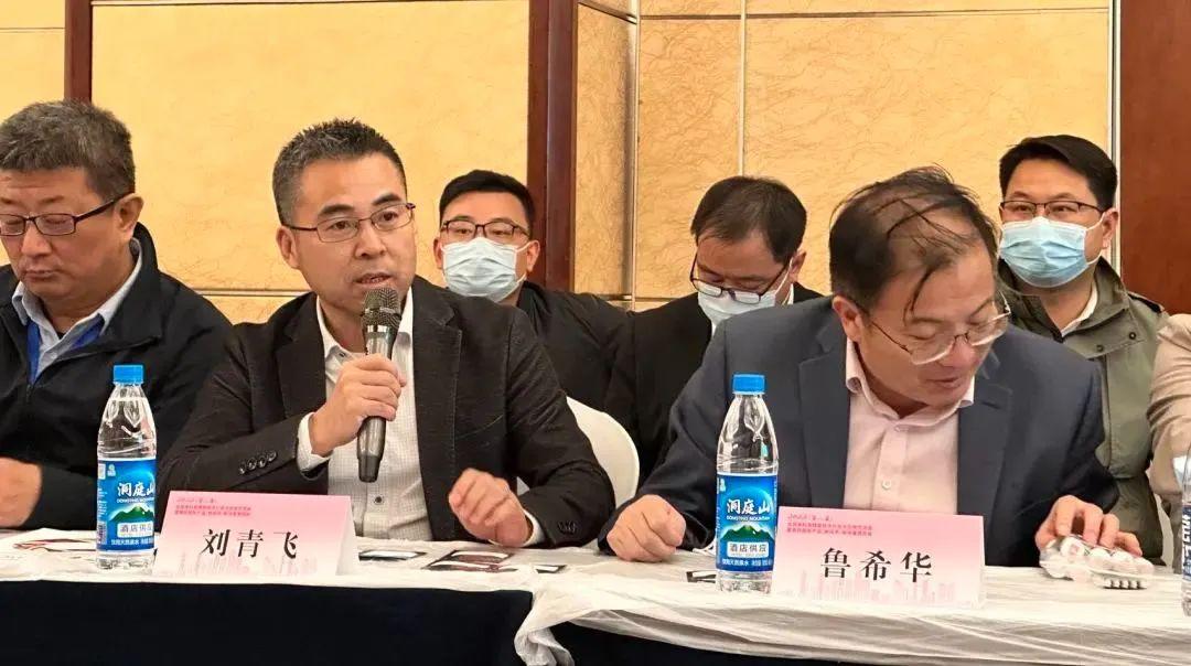 中草香料是指中国传统香料植物或其提取物，具有浓郁的香气和独特的味道。这些香料在中国烹饪、医药、美容等领域都有广泛的应用。以下是一些常见的中草香料