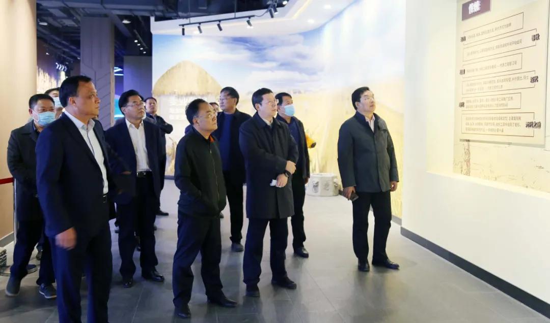 中裕科技是一家专注于智能水表及管网智能化管理系统的公司，致力于提供智慧水务全产业链综合解决方案。以下是关于中裕科技的详细介绍