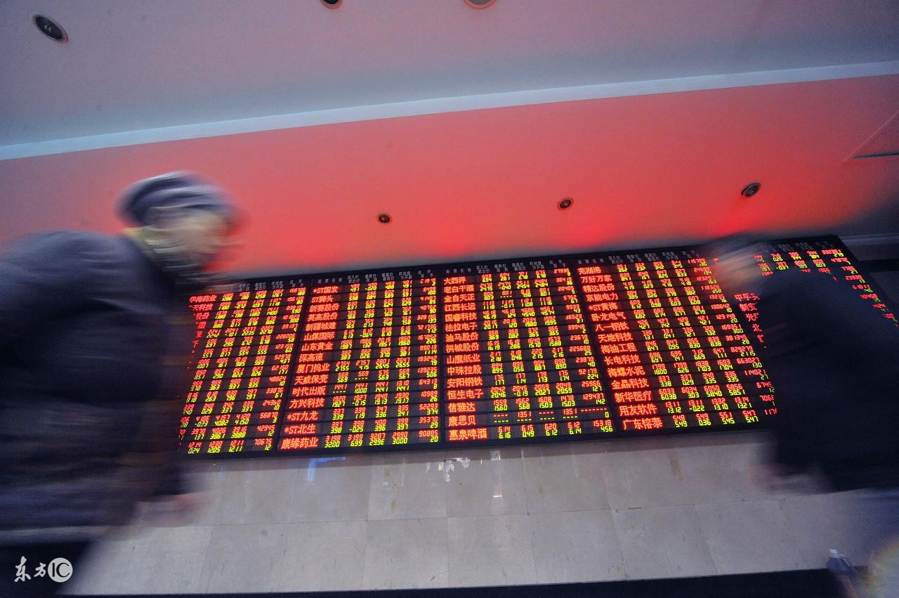 东方碳素一般指中国东方集团控股有限公司旗下的碳素产业。该公司是一家实力雄厚的大型企业集团，在碳素产品的研发、生产、销售等领域具有深厚的实力和丰富的经验。其主要产品包括石墨电极、碳棒、特种石墨等，广泛应用于钢铁、新能源等领域。此外，东方碳素也致力于不断推进技术创新和产业升级，以提高产品质量和降低成本，为客户提供更优质的服务和产品。