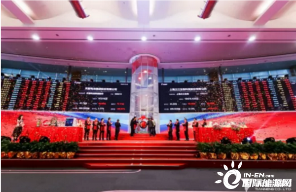 天能股份是一家在新能源动力电池领域表现卓越的公司。以下是关于天能股份的一些基本信息和介绍