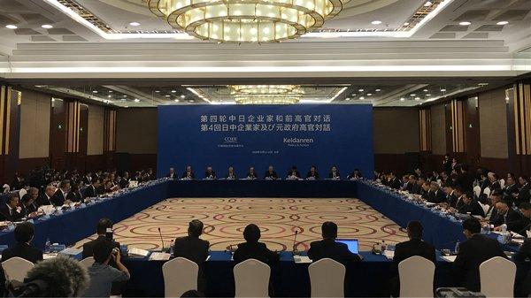 天合光能是一家全球领先的光伏智慧能源解决方案提供商。该公司专注于太阳能、储能和氢能三大领域，致力于开发和销售光伏组件等产品。天合光能的产品广泛应用于全球各地的太阳能电站建设，并致力于推动光伏产业技术进步和产业升级。此外，天合光能也在储能和氢能领域积极布局，致力于为客户提供全面的能源解决方案。