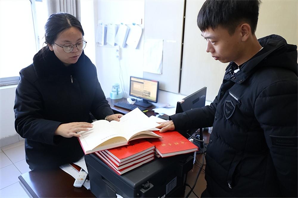 正帆科技是一家专注于泛半导体工艺设备及配套系统集成的企业，致力于为客户提供整体解决方案。其主要产品和服务包括化学气体扩散系统、半导体工艺设备、半导体材料表面处理系统等。该公司注重研发创新，拥有专业的研发团队和技术实力，能够根据客户需求提供定制化的产品和服务。此外，正帆科技还致力于推动半导体产业的发展，努力为行业提供高质量的设备和服务。