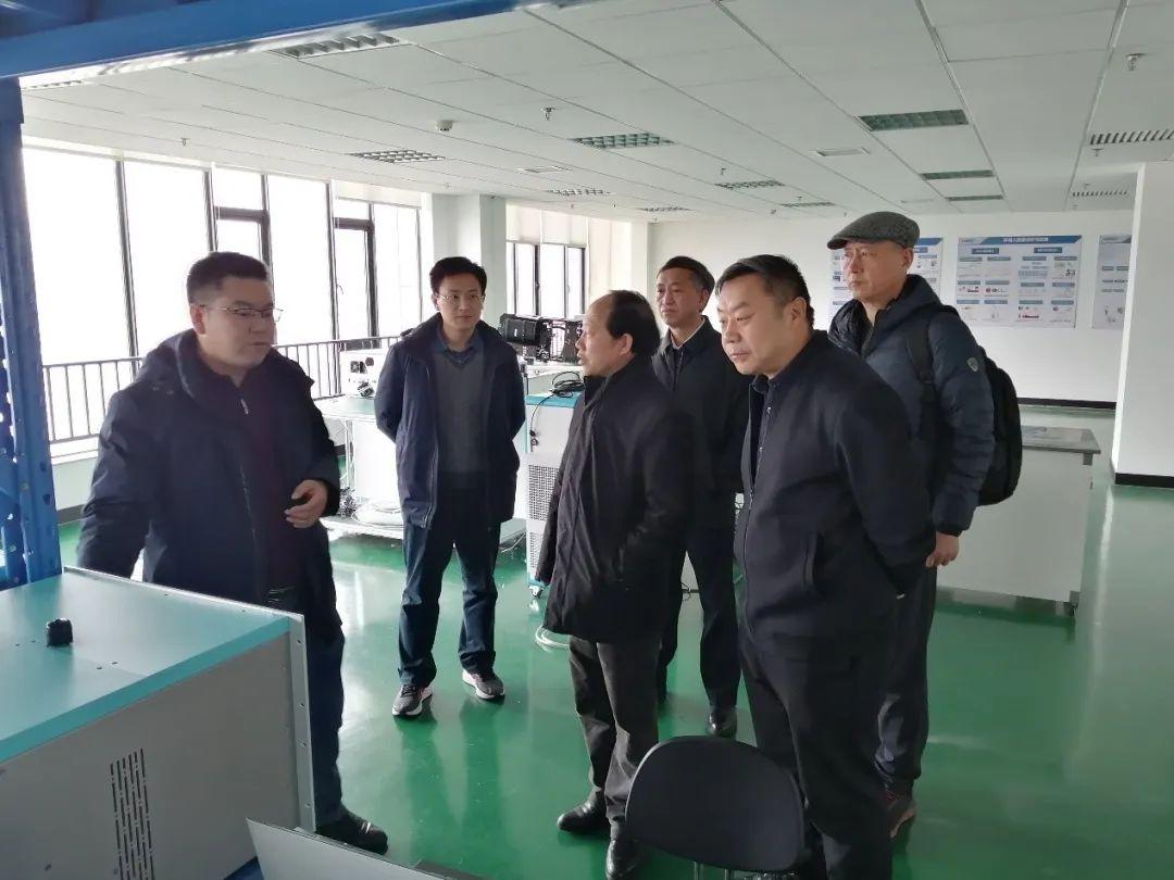 力合微是一家专注于工业物联网领域的科技公司，致力于工业设备的智能化改造和升级。其主要业务包括工业物联网平台开发、智能传感器研发、智能制造解决方案提供等。力合微的产品和服务广泛应用于能源管理、智能制造、工业自动化等领域，旨在帮助企业实现数字化转型和智能化升级。