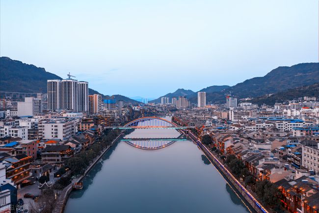 振华风光，双重解读下的主题探讨
