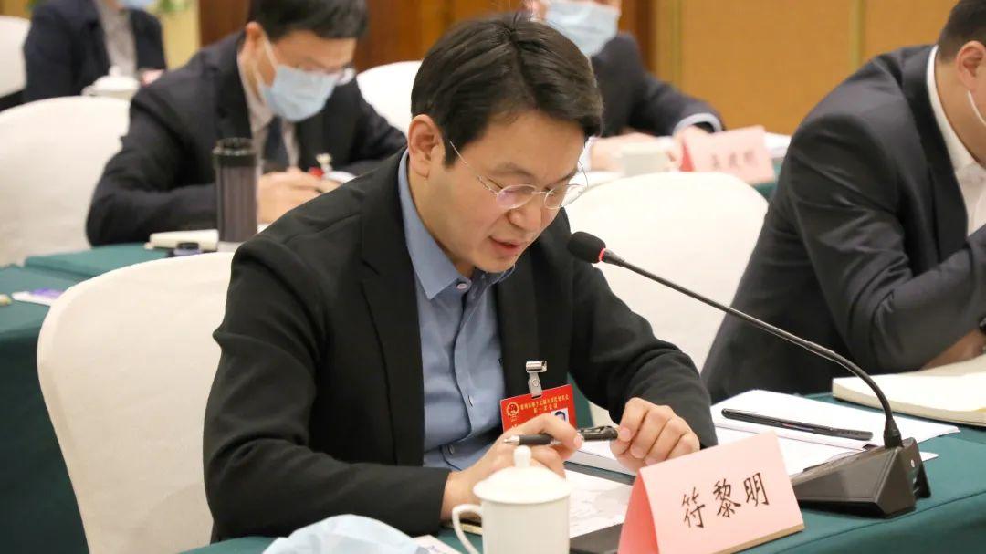 时创能源是一家专注于新能源领域的企业，主要涉及太阳能光伏发电和风电领域。该公司致力于为客户提供全面的新能源解决方案，包括太阳能光伏发电项目的开发、建设、运营和维护等全方位服务。