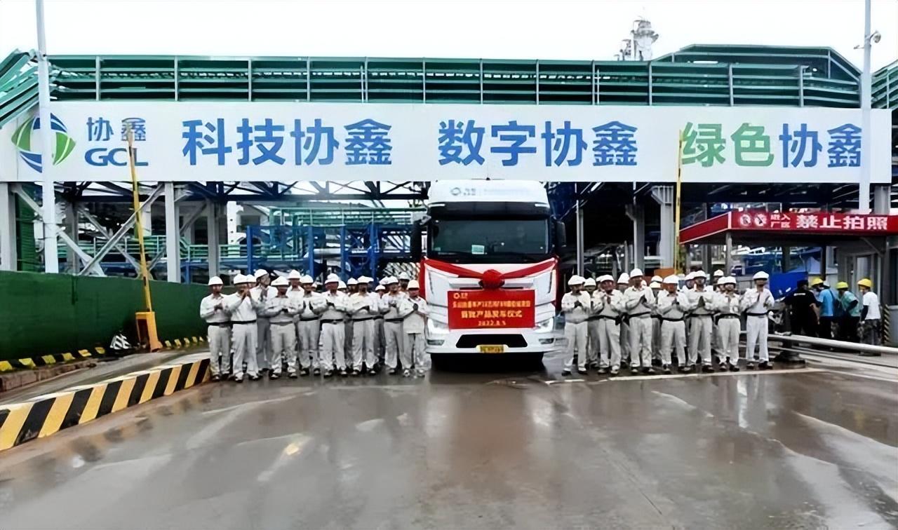 时创能源是一家专注于新能源领域的企业，主要涉及太阳能光伏发电和风电领域。该公司致力于为客户提供全面的新能源解决方案，包括太阳能光伏发电项目的开发、建设、运营和维护等全方位服务。