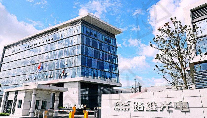 路维光电是一家专注于新型显示产业装备研发制造的公司，总部位于深圳。以下是关于路维光电的一些详细介绍