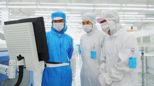 甬矽电子是一家从事电子元器件制造的领先企业，总部位于中国宁波。该公司致力于为客户提供高质量、高性能的电子元器件解决方案，包括连接器、传感器、磁性元器件等。甬矽电子以其卓越的产品质量和专业的技术团队赢得了客户的信任和认可，并在业界树立了良好的声誉。