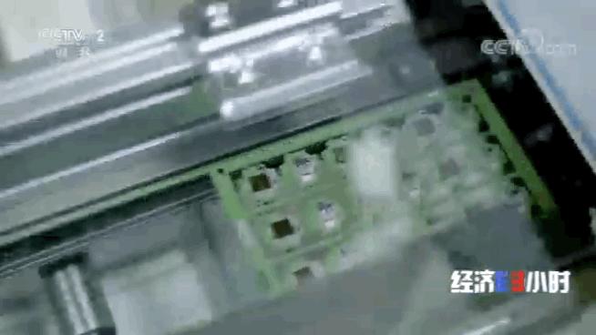 德龙激光是一家专注于激光技术与智能制造领域的企业。其主要业务包括研发、生产和销售激光加工设备、激光传感器、激光测量仪器等激光相关产品，以及提供相关的技术解决方案和智能制造服务。