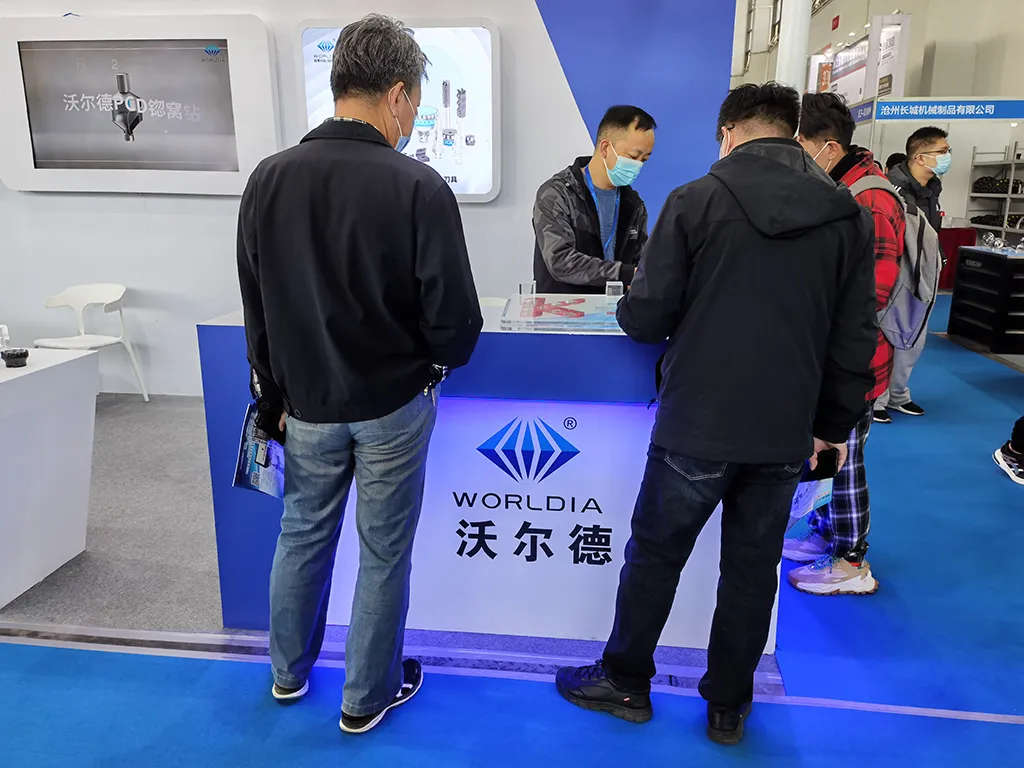 沃尔德（Würth）是全球著名的工具和技术产品提供商之一，总部位于德国。它提供一系列高质量的工具、设备、软件和解决方案，广泛应用于工业、建筑、汽车修理、电子、能源等多个领域。沃尔德的产品和服务旨在满足客户的需求，提供全面的解决方案，帮助客户提高工作效率和生产力。此外，沃尔德还致力于研发创新的技术和产品，以满足不断变化的市场需求和客户需求。其在全球范围内拥有广泛的销售网络和分支机构，为客户提供优质的服务和支持。