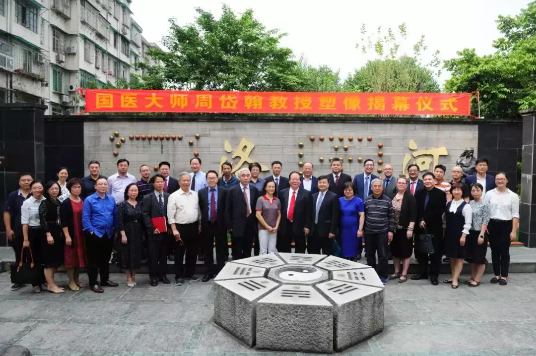 神农集团是一家多元化的企业，主要涉及种植业、养殖业和食品加工业。其主要业务包括生猪养殖与销售、饲料加工与销售以及农业产品的加工与销售等。该公司在云南、贵州等地拥有多个养殖基地和饲料加工厂，并且已经发展成为一家具有一定规模和影响力的农业企业。