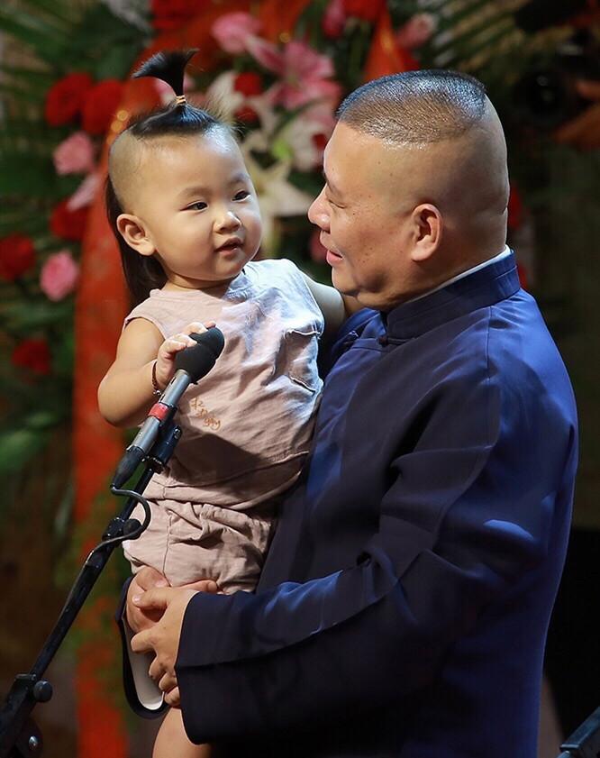 确成股份是一家专注于橡胶骨架材料的研发、生产和销售的公司。该公司产品包括多种规格的轮胎用骨架材料，包括子午线轮胎用钢帘线、轿车子午线轮胎用钢丝帘线等。这些产品广泛应用于汽车轮胎制造领域，对于提升轮胎的性能和安全性起着重要作用。