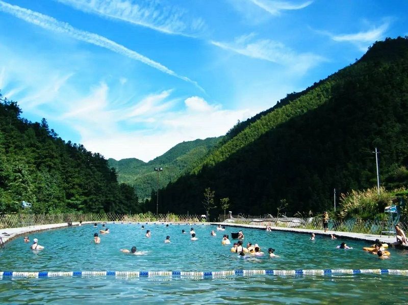 浙江是一个充满自然魅力的地方，拥有丰富的自然景观和独特的生态环境。