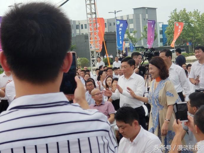 关于兴业股份，存在两种可能的解读。