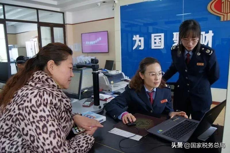 索通发展是一家在铝产业链上深耕近二十年的企业，其主要业务涉及铝用原材料加工、贸易及物流等多个领域。该公司致力于成为一家具有全球竞争力的铝产业生态领军企业，并围绕这一愿景不断扩展其业务版图。