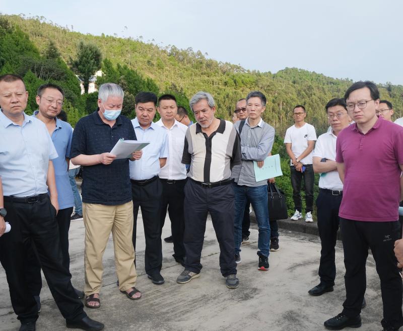 设计总院通常指的是一个企业或机构中负责总体设计和规划的核心部门。这个部门通常涵盖了多个专业领域的专家，如建筑、结构、机电、给排水、交通规划等。其主要职责是为企业或机构提供全面的设计服务，确保项目的顺利进行并满足客户的需求。
