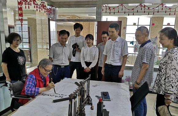 济民健康管理是一个致力于健康管理的品牌，其宗旨是帮助人们实现健康生活的目标。它提供一系列的健康产品和服务，包括健康咨询、健康检查、健康评估、健康计划、健康饮食和运动计划等。该品牌注重个性化的健康管理方案，根据每个人的身体状况和需求来制定相应的计划，帮助人们改善生活方式和习惯，预防疾病的发生，提高生活质量。