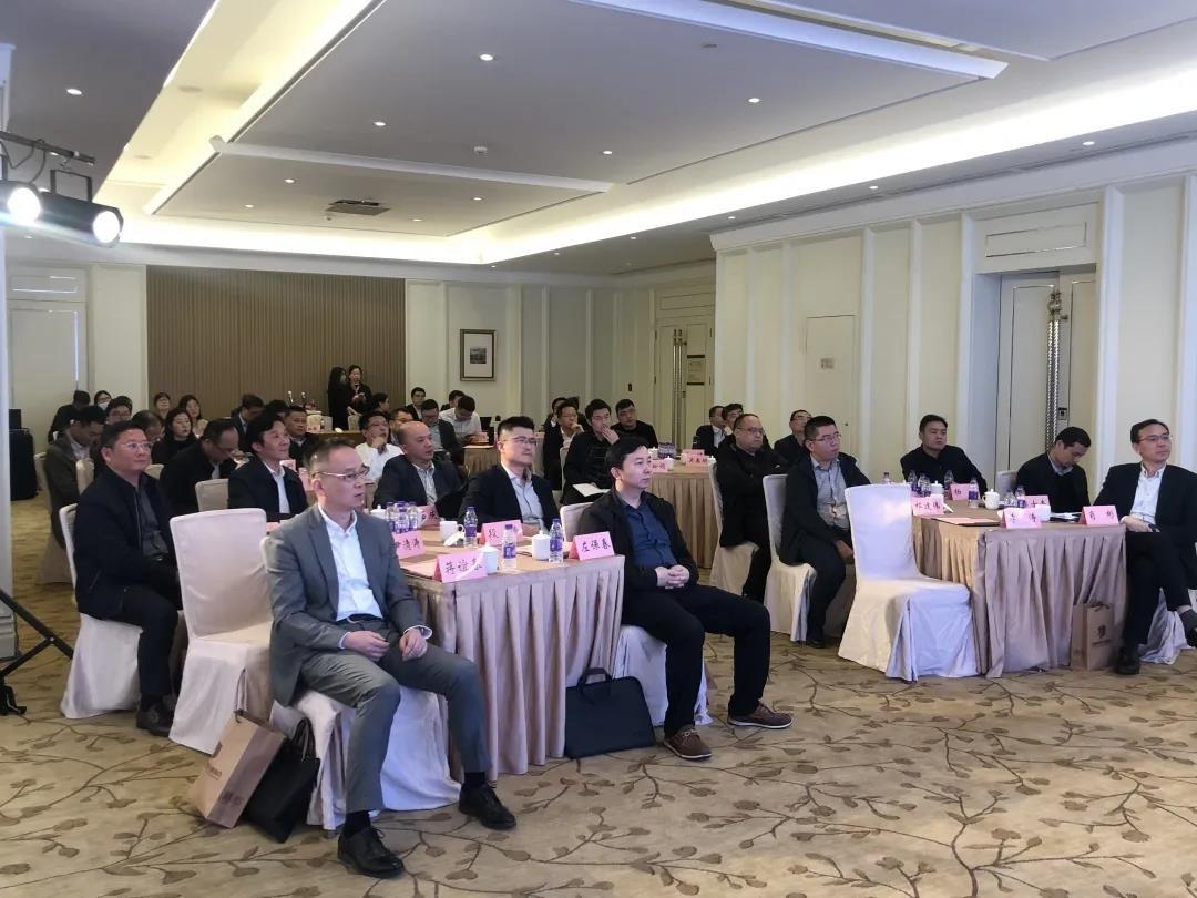 望变电气是一家专注于电气产品的研发、生产和销售的企业。其主要产品包括变压器、高低压开关柜等电气产品。望变电气在行业中拥有一定的知名度和影响力，其产品在市场上具有一定的竞争力。