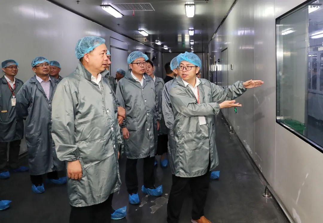 福斯达是一家从事气体压缩技术研究和制造的企业，主要产品包括各种类型的空气压缩机和气体压缩机械产品。这些产品广泛应用于工业、商业和医疗等领域，为各行各业提供稳定可靠的气体压缩解决方案。福斯达致力于为客户提供高效、安全、可靠的产品和服务，以满足客户的需求和期望。此外，福斯达还注重技术创新和产品研发，不断提高产品质量和性能，以满足市场的不断变化和客户需求的变化。