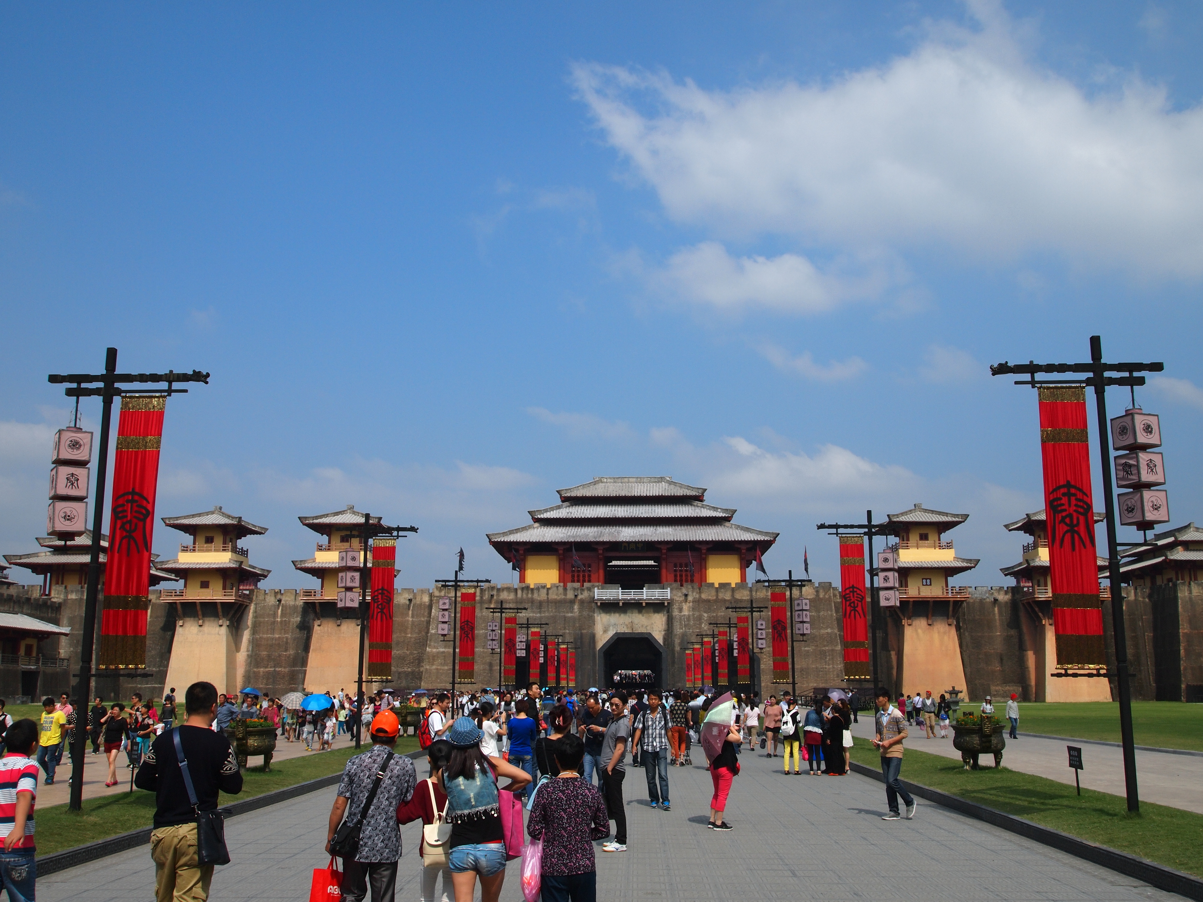 横店影视城，影视拍摄与旅游服务的综合企业介绍