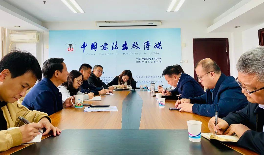 出版传媒，制作与传播书籍、杂志、报纸等印刷与电子媒体的全方位解读