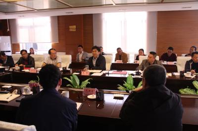 际华集团是以军需装备研发与制造为核心主业的国有大型企业，旗下拥有多个知名服装服饰品牌，致力于为客户提供优质的服装服饰产品和服务。以下是关于际华集团的详细介绍