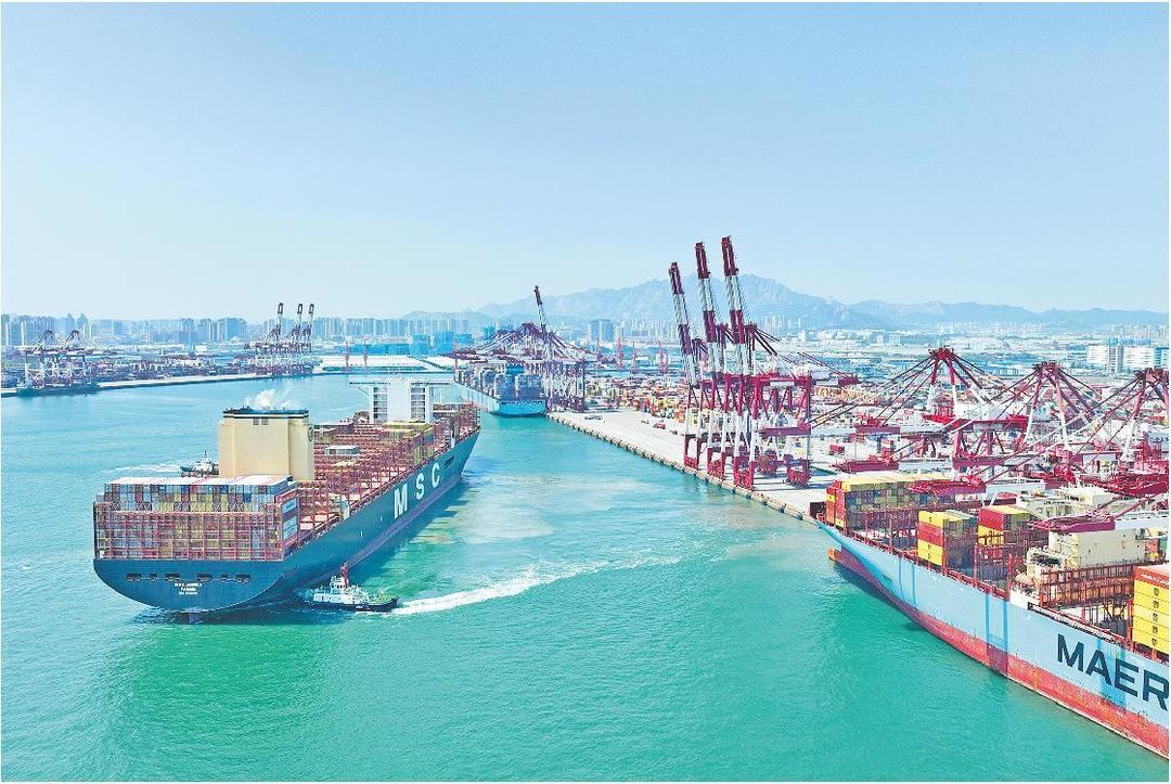 青岛港，中国重要国际贸易口岸与全球物流枢纽