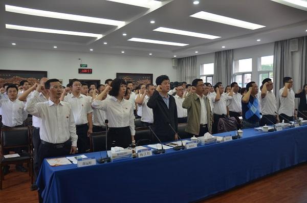江南水务是无锡市的一家大型国有企业，主要承担无锡市区供水业务，同时涉足污水处理和贸易业务。该公司拥有较为完善的供水系统和服务网络，致力于保障供水安全和提高服务质量。江南水务在供水行业中拥有较高的市场份额和良好的声誉，是无锡市重要的供水企业之一。近年来，江南水务也在不断探索新的技术和业务模式，以提高供水效率和服务水平，满足不断变化的市场需求。