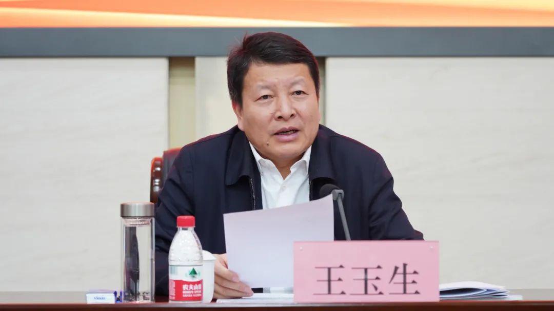 中国铁建是中国铁道建设集团有限公司的简称，是中国最大的工程承包商之一，主要从事铁路工程、公路工程、市政工程等领域的施工和建设。该公司的历史可以追溯到中华人民共和国成立之初，经过多年的发展，已经成为国内外知名的工程建设龙头企业之一。