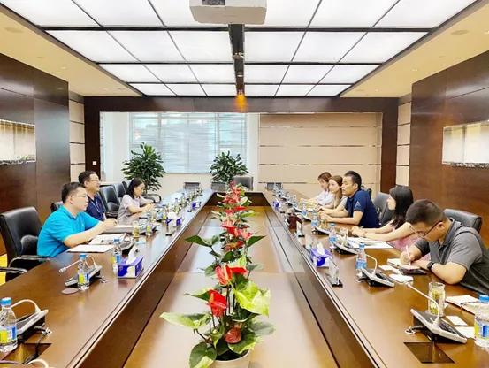 深圳燃气是一家主要从事燃气供应和服务的公司，其主要业务包括管道燃气供应、燃气投资与建设等。以下是关于深圳燃气的一些详细信息