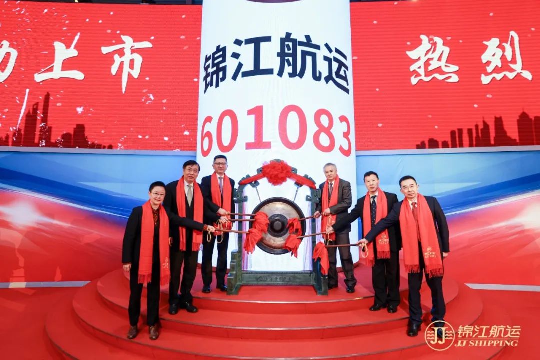 锦江航运是一家主要从事国际海上货物运输的公司，总部位于上海。其主要业务包括全球干散货运输服务以及全球重大件特种货物运输服务。此外，锦江航运还专注于为客户提供量身定制的物流解决方案，以满足不同客户的需求。关于锦江航运的其他详细信息，建议查询公司官网或相关新闻报道来获取更多信息。
