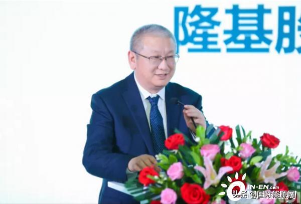 隆基绿能的全称是隆基绿能科技股份有限公司，是一家主要从事单晶硅棒、硅片、电池和组件的研发、生产和销售的公司。该公司致力于通过技术创新促进清洁能源的发展，主要产品包括太阳能组件和太阳能系统。隆基绿能的太阳能组件产品广泛应用于全球各地的太阳能电站和分布式光伏系统中，为全球清洁能源的发展做出了重要贡献。此外，隆基绿能也在光伏电池技术方面取得了重要的突破和创新，推动了光伏行业的发展。