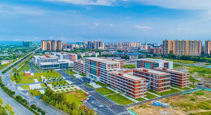 四创电子是一家专注于从事无人机技术研发和应用的公司。其主要业务包括无人机研发、生产、销售以及相关技术服务等。四创电子在无人机领域积累了丰富的经验，拥有先进的研发能力和生产技术，能够提供高品质的无人机产品以及专业的技术服务。