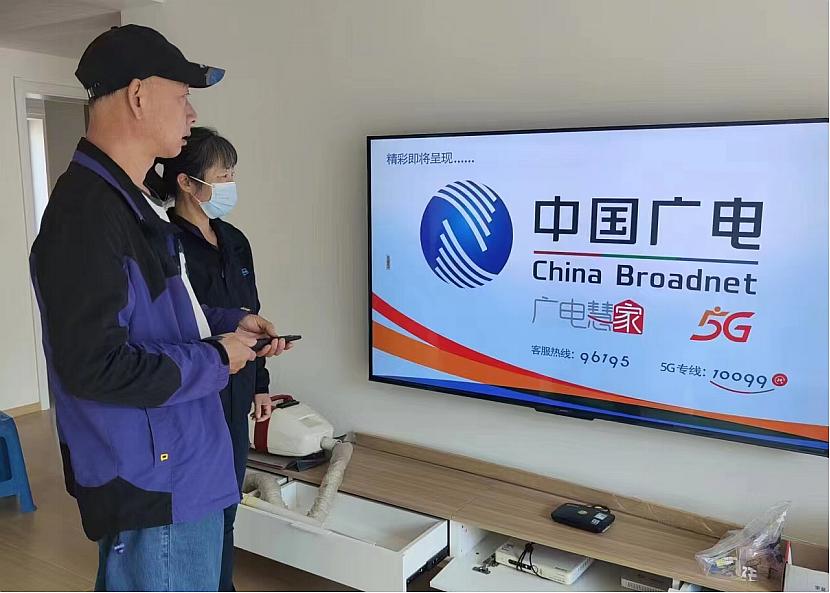 江苏有线是江苏省内最大的有线电视网络运营商之一，主要负责有线电视网络建设、运营和服务。该公司致力于提供高质量、高速度、高可靠性的有线网络服务，以满足不断增长的客户需求。其主要业务涵盖了有线电视网络规划、设计、建设、运营、维护以及增值业务的开发和服务等方面。此外，江苏有线还积极探索新的业务模式和技术应用，如数字化、高清化、智能化等，以不断提升自身的核心竞争力。