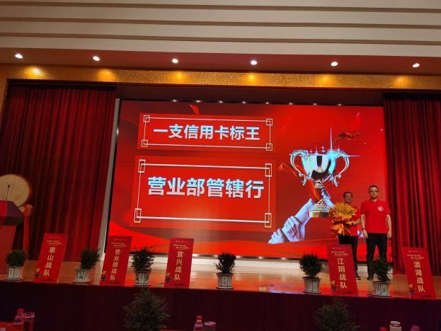 无锡银行是一家具有深厚历史底蕴的金融机构，其前身为成立于上世纪五十年代的农村信用社。经过多年的发展，它已经逐渐成长为一家服务覆盖广泛的现代化银行。以下是关于无锡银行的一些详细信息