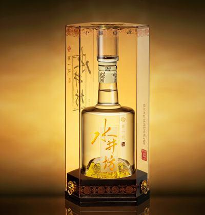 水井坊是一家知名的白酒企业，总部位于中国浙江省绍兴市。其主要产品包括各类白酒，如黄酒、白酒等。作为中国历史悠久的酿酒企业，水井坊在白酒行业拥有很高的知名度和声誉。其产品在中国市场广受欢迎，并在国际市场上也享有良好的声誉。此外，水井坊还致力于传承和弘扬中国酿酒文化，推动白酒文化的传播和发展。
