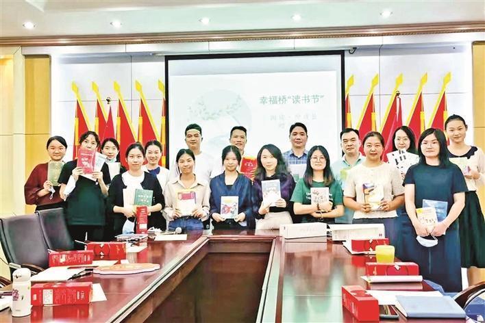 友好集团是一家多元化的企业集团公司，主要涉及商业零售、健康产业、文旅产业等多个领域。其下属企业包括友好百货、友好超市等零售企业以及友好医院等医疗机构。此外，集团还涉及文旅产业，如酒店和旅游等。友好集团的企业精神是团结、敬业、诚信、卓越，并致力于成为一家以现代服务业为主体，以健康产业和文化旅游产业为重点的多元化企业集团公司。