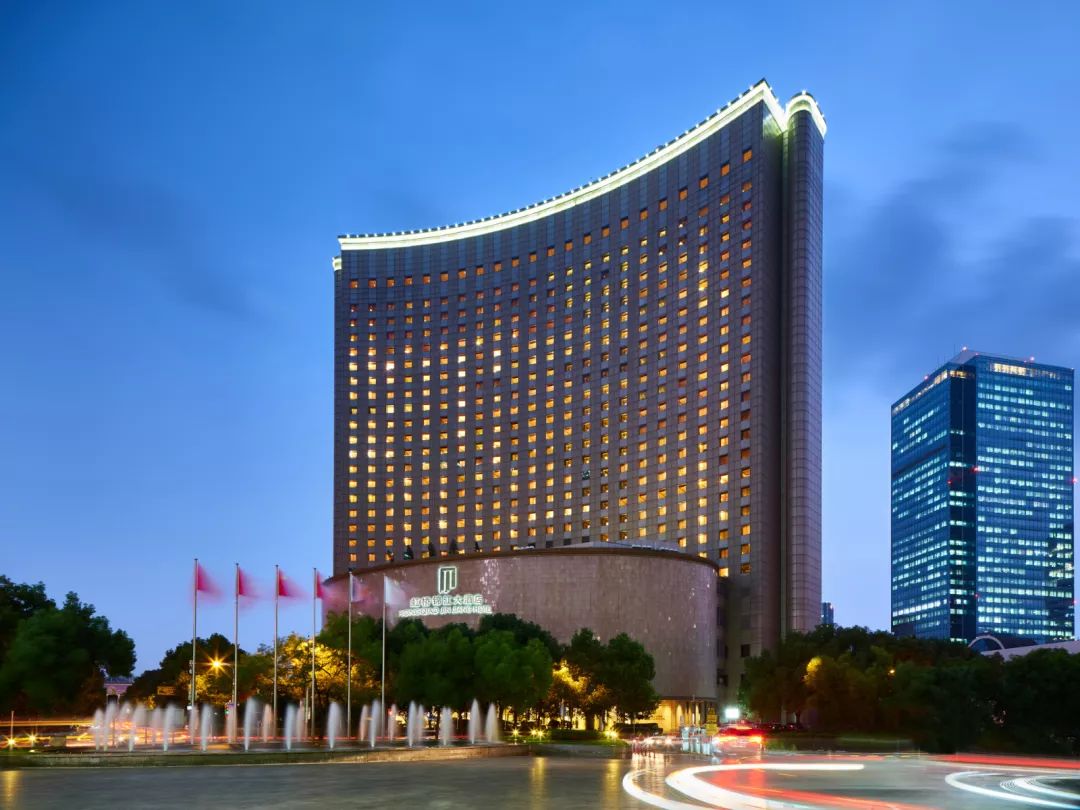 锦江酒店是中国最大的酒店和旅游综合企业，在全球酒店行业中也有着重要的影响力。以下是关于锦江酒店的一些基本信息