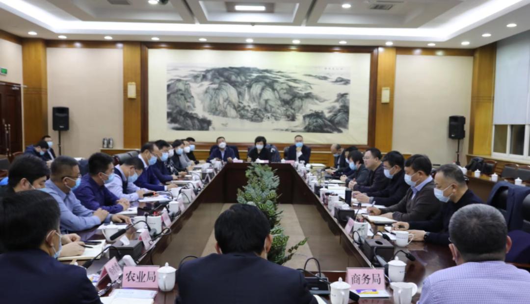 大商股份有限公司（简称大商股份）是一家在中国东北地区知名的商业企业。该公司主要经营现代百货零售业务，致力于在中国东北地区及其他地区拓展百货业务。其主要业务包括百货商场的运营和管理，涵盖了各种商品的销售。此外，大商股份还涉足电子商务领域，通过线上平台拓展业务。