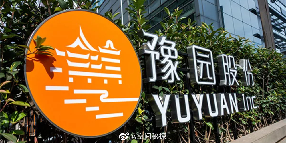 豫园股份是一家总部位于上海的公司，其主要业务涉及食品与消费品牌经营、连锁餐饮业务以及珠宝时尚渠道建设等多个领域。作为一家综合性食品产业集团，豫园股份的产品涵盖了多个品类，包括糖果巧克力、乳制品等。此外，豫园股份还涉及连锁餐饮业务，并拥有多个知名品牌和老字号品牌。在珠宝时尚领域，豫园股份也拥有一定的市场份额和品牌影响力。总体来说，豫园股份是一家多元化发展的企业，致力于为消费者提供高品质的食品和时尚产品。