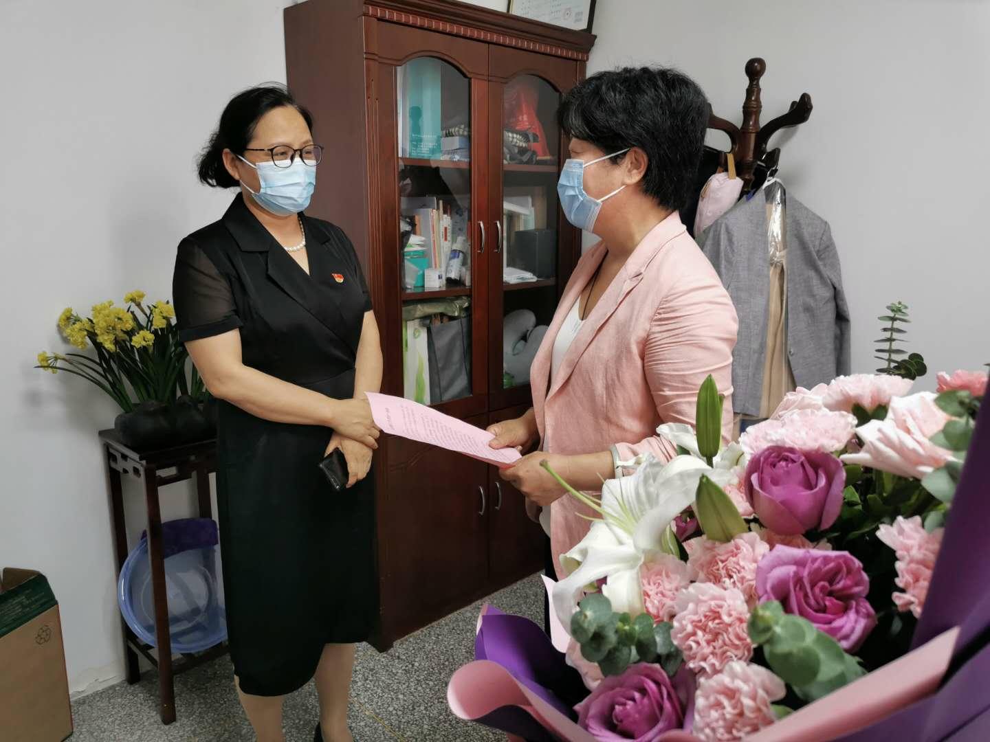 国脉文化是中国的一家综合性文化传媒企业，成立于上世纪九十年代，经过多年发展，已经成为国内领先的文化产业运营商之一。其主要业务领域包括电信产业数字化服务、媒体运营服务、数字内容生产及分发服务、数字营销服务以及文化产业的投资服务等。国脉文化致力于运用先进的信息技术和创意文化理念，推动文化产业的发展和创新。