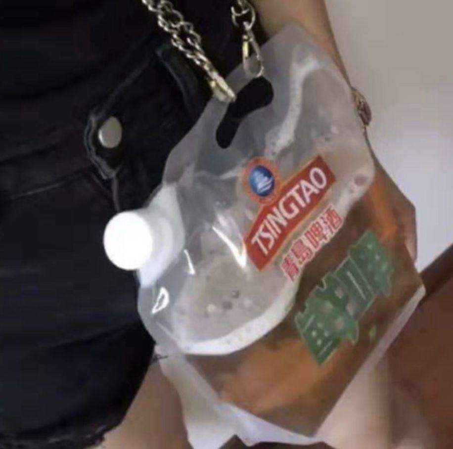 青岛啤酒，中国知名品牌的独特口感与精湛酿造工艺的魅力展现