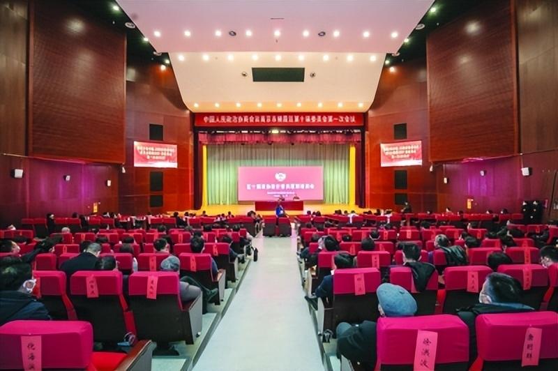 关于栖霞建设的具体信息，我可以提供以下内容
