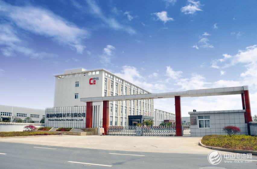 长园集团是一家在智能电网、新能源汽车、轨道交通等领域拥有核心技术和自主知识产权的企业。其主要从事智能电网及工业自动化产品的研发、生产和销售，并致力于在新能源汽车零部件领域进行深耕。此外，长园集团还涉足轨道交通行业，为轨道交通提供智能化解决方案。
