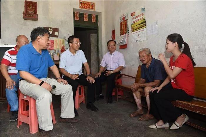 凌云股份是一家主营产业包括汽车零部件、轨道交通零部件和建筑系统产品的公司。以下是关于凌云股份的详细介绍