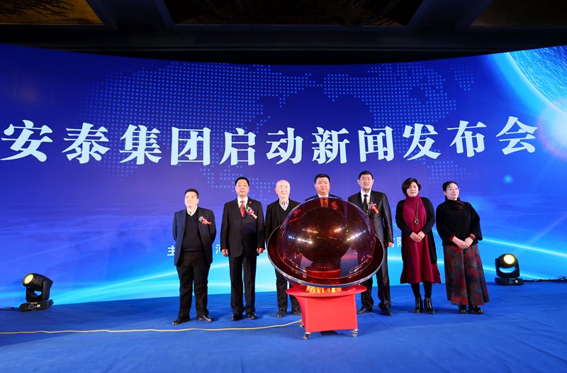 安泰集团是一家主要从事钢铁冶炼、压延加工等业务的公司，主要产品包括焦炭、炼钢用生铁等。该公司成立于上世纪九十年代，经过多年发展，已经具备了较强的生产能力和技术实力。以下是关于安泰集团的详细介绍