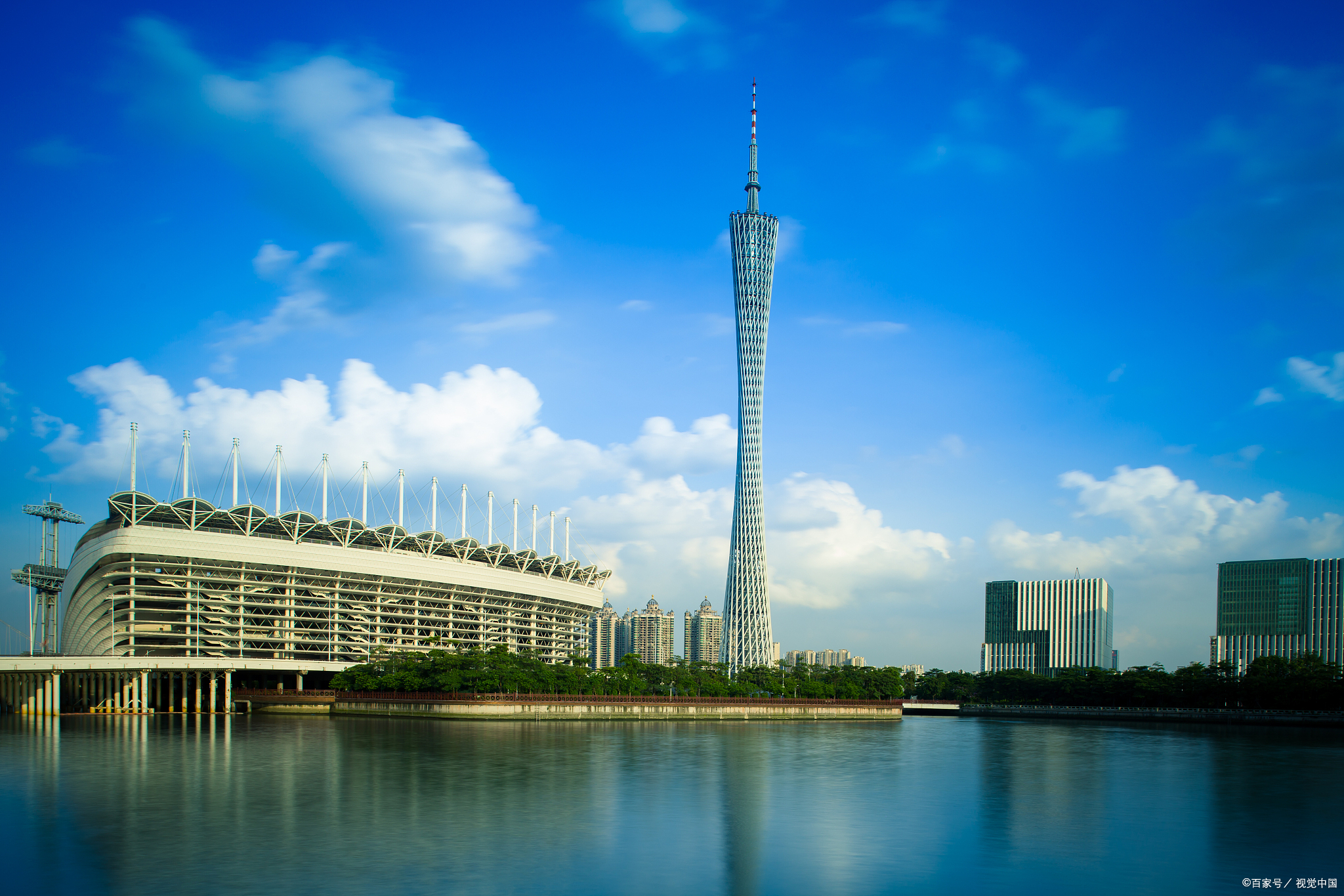 广东明珠指的是位于广东省珠海市的一家知名企业——广东明珠集团。该集团是一家多元化的企业，主要涉及房地产、金融、矿业、制造业等领域。