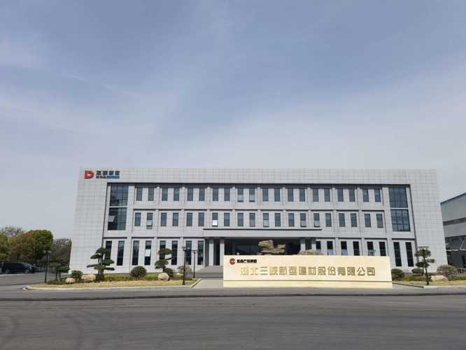 三峡新材，主营业务涵盖新型节能玻璃与浮法玻璃的大型企业，拓展玻璃纤维及制品等多领域发展。