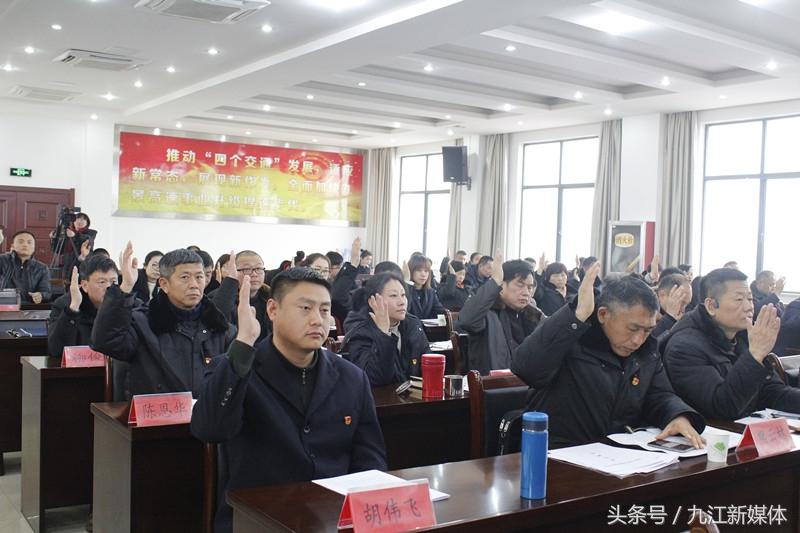 赣粤高速即江西省至广东省之间的一条高速公路，也称京珠高速公路粤赣段。它连接了江西省和广东省，是一条重要的交通干线。赣粤高速全长约数百公里，途经多个城市，如赣州市、吉安市等。这条高速公路的建设对于促进江西和广东两省的经济发展、加强两地之间的交流和合作起到了重要的作用。同时，赣粤高速也为广大车主提供了便捷的交通通道，缩短了行程时间，提高了出行效率。