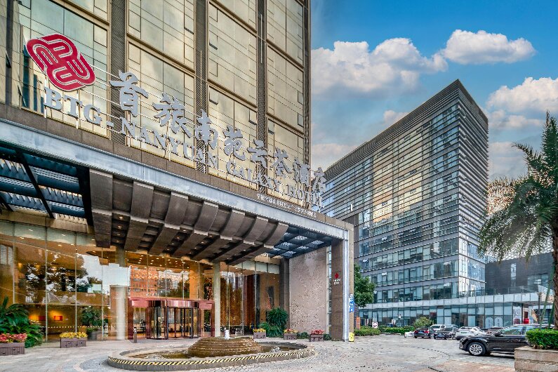 首旅酒店是一家主要从事酒店开发、酒店运营管理及酒店物业销售的公司。以下是关于首旅酒店的一些详细信息